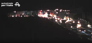 Porto Recanati - Assalto al portavalori sull’Autostrada A14: blindato preso di mira con chiodi e traffico paralizzato